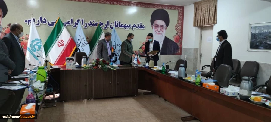 تلاش های فناوران مرکز رشد دانشکده فنی منتظری مشهد به بار نشست "اولین خروج موفق واحد فناور اندازه گیران امواج قدرت آروند " 3