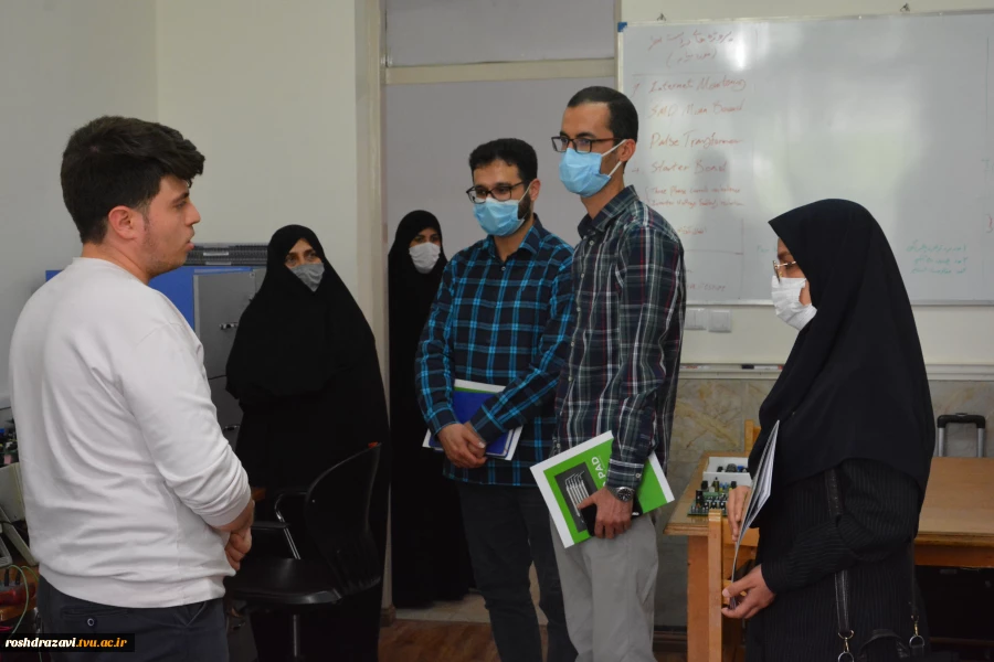 بازید معاون توسعه فناوری پارک علم و فناوری خراسان رضوی از مرکز رشد دانشکده فنی شهید منتظری مشهد 3