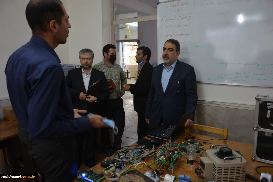 قائم مقام رییس بنیاد ملی نخبگان در دانشکده فنی منتظری مشهد:
اقتصاد دانش بنیان راهکار برون رفت از شرایط سخت است و در این مسیر، نخبگان موتور محرک این نوع رویکرد اقتصادی به شمار می‌روند.
 8