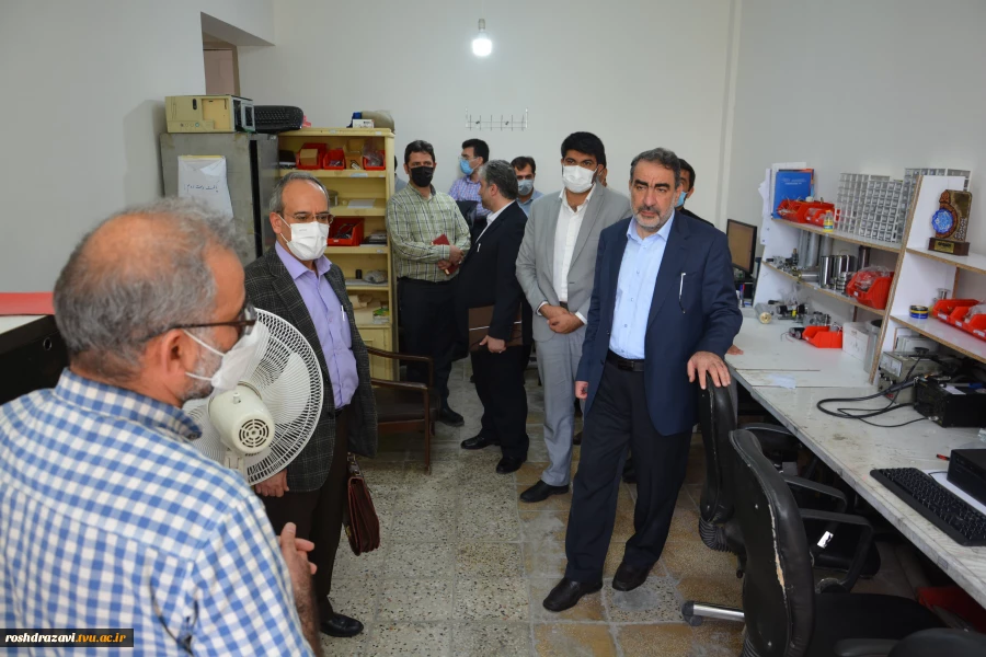 قائم مقام رییس بنیاد ملی نخبگان در دانشکده فنی منتظری مشهد:
اقتصاد دانش بنیان راهکار برون رفت از شرایط سخت است و در این مسیر، نخبگان موتور محرک این نوع رویکرد اقتصادی به شمار می‌روند. 8